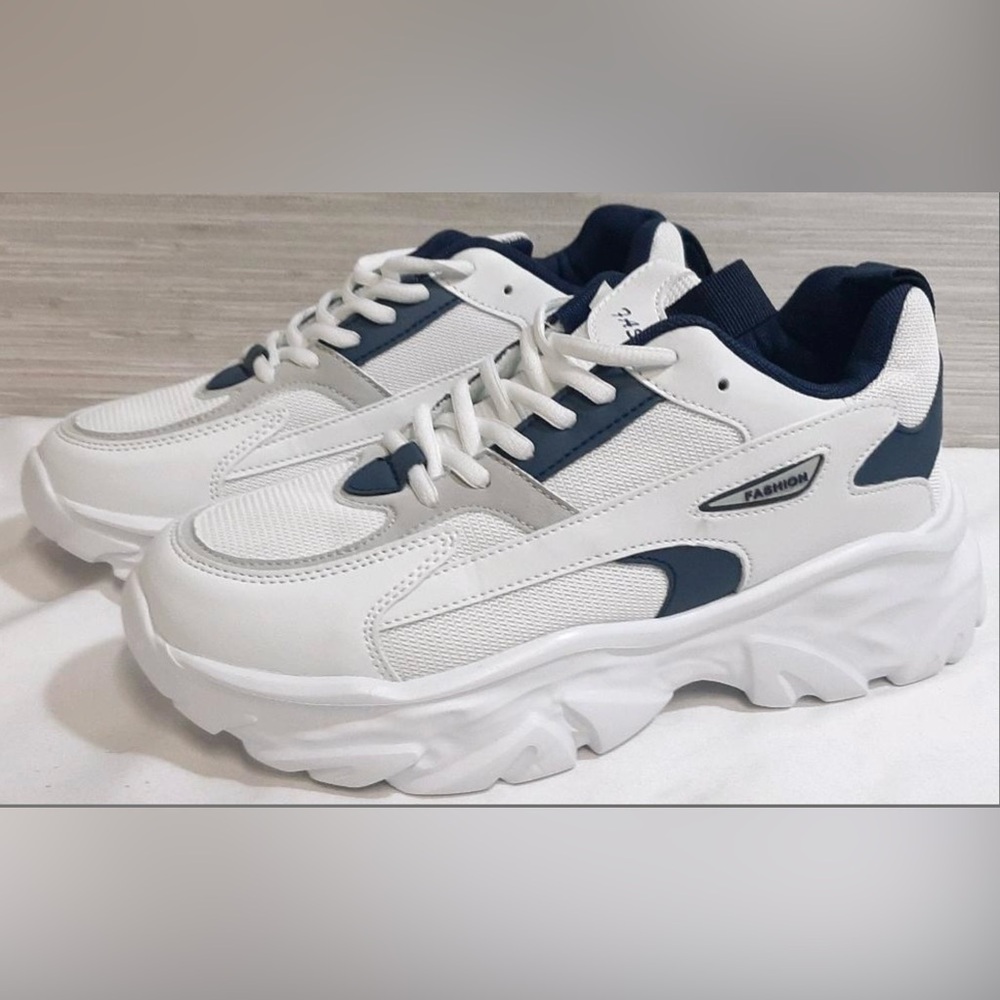 Men's Running Sneakers Blue and White Size EU 42 New with Tags